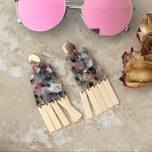 🌸LAST 1️⃣🌸”GABY” RECTANGULAR RESIN DROP EARRINGS - Picture 2 of 5